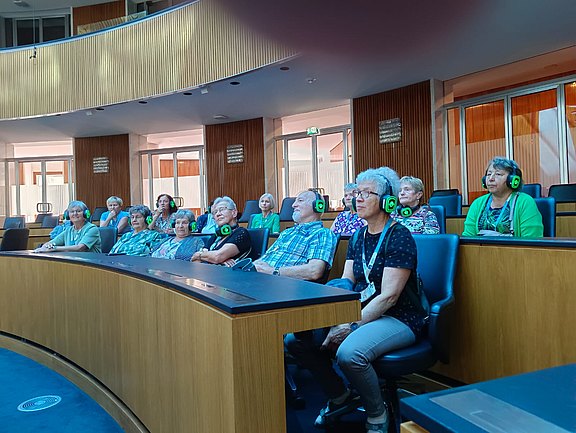 Plenarsaal_f.jpg