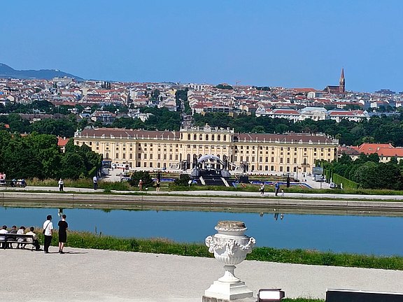 Schönbrunn_-_Schloss.jpg