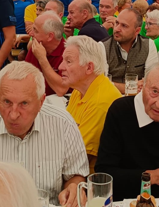 Im_Hintergrund_unser_Landesobmann.jpg